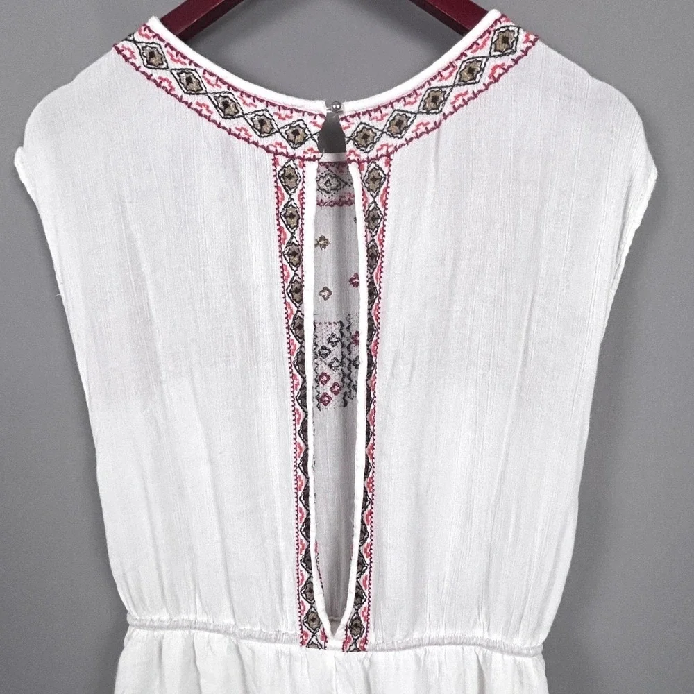 Forever 21 Contemporary Embroidered Romper Womens Medium White‎ Boho Festival